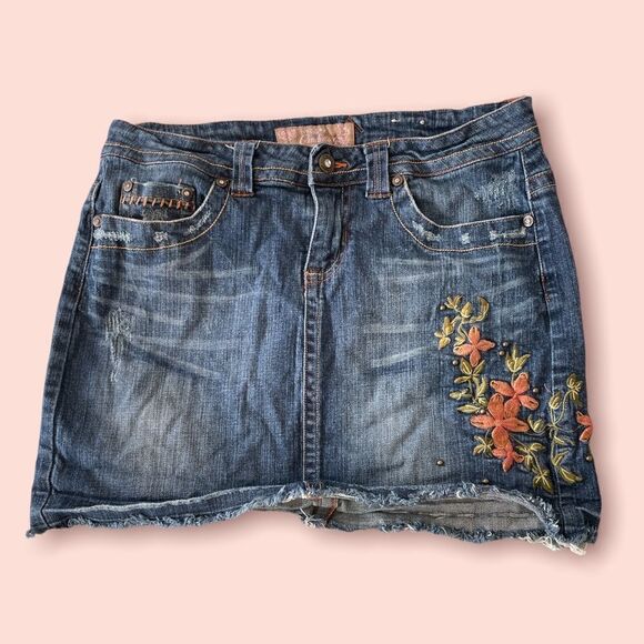 CANDIE’S Embroidered Floral Denim Skirt Size 9 - Picture 1 of 9